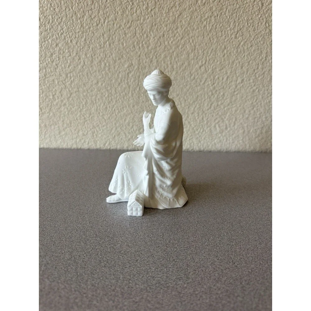 Lenox The Nativity Balthazar Kneeling King Wise Man White Porcelain Figurine 6”
